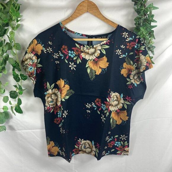 4/$25 Shein floral short sleeve blouse XS - Picture 1 of 4